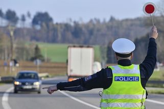 Na kauci se vykašli a jeď, radil šéf zahraničnímu kamioňákovi, kterého zastavili policisté na D1 na Vysočině - Novinky